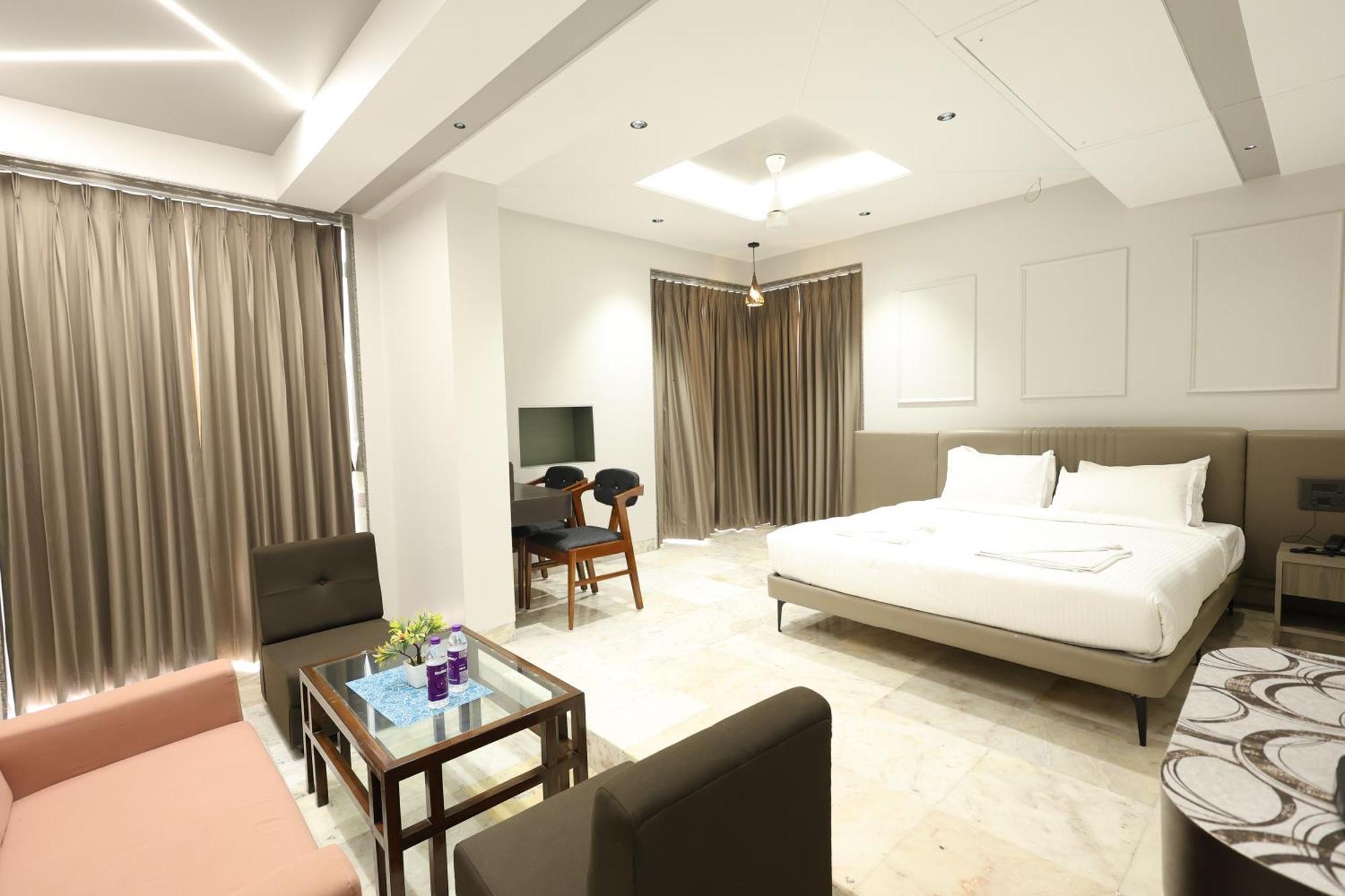 Hotel Statusinn, Ichalkaranji Exterior photo