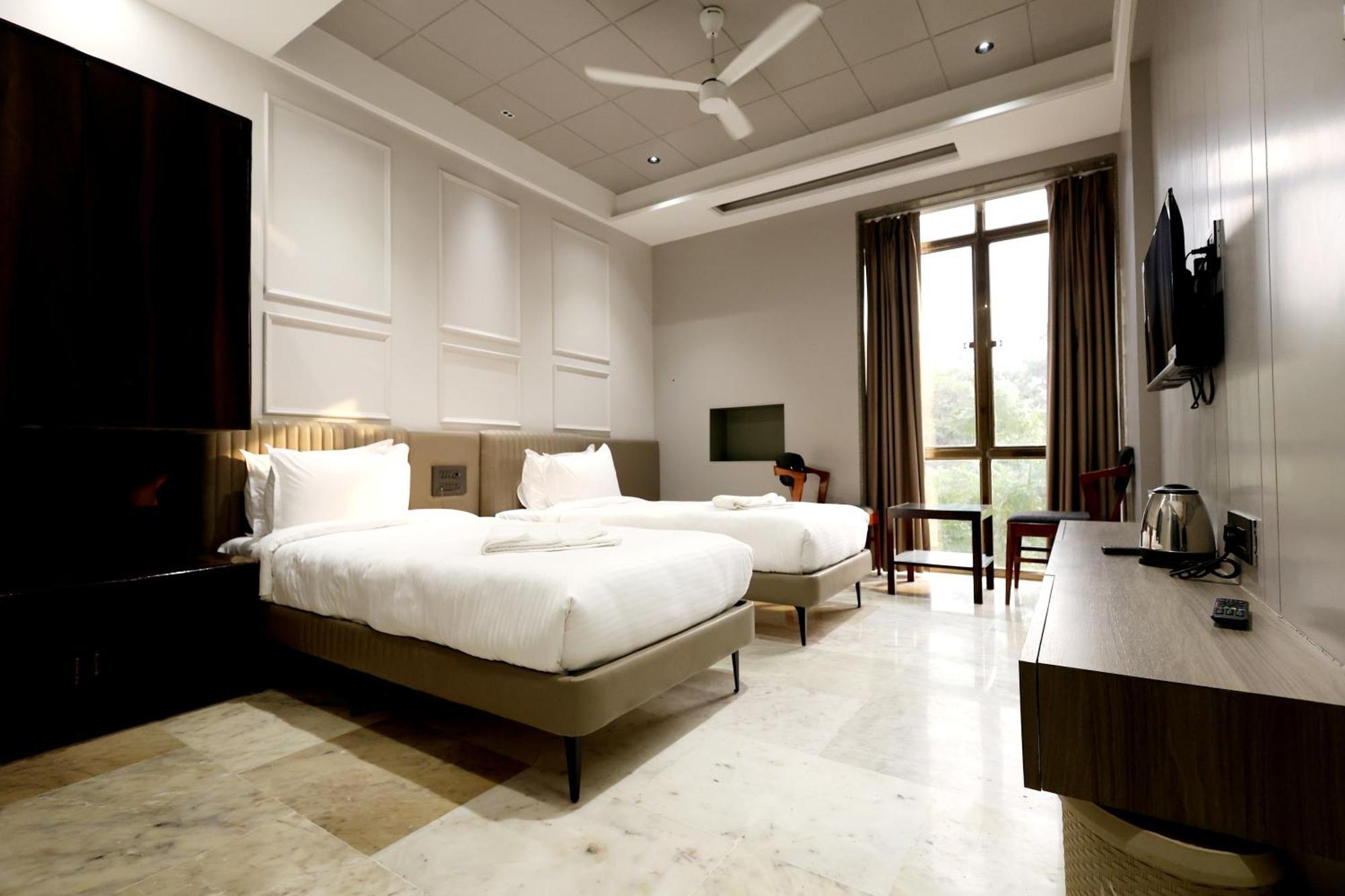 Hotel Statusinn, Ichalkaranji Exterior photo