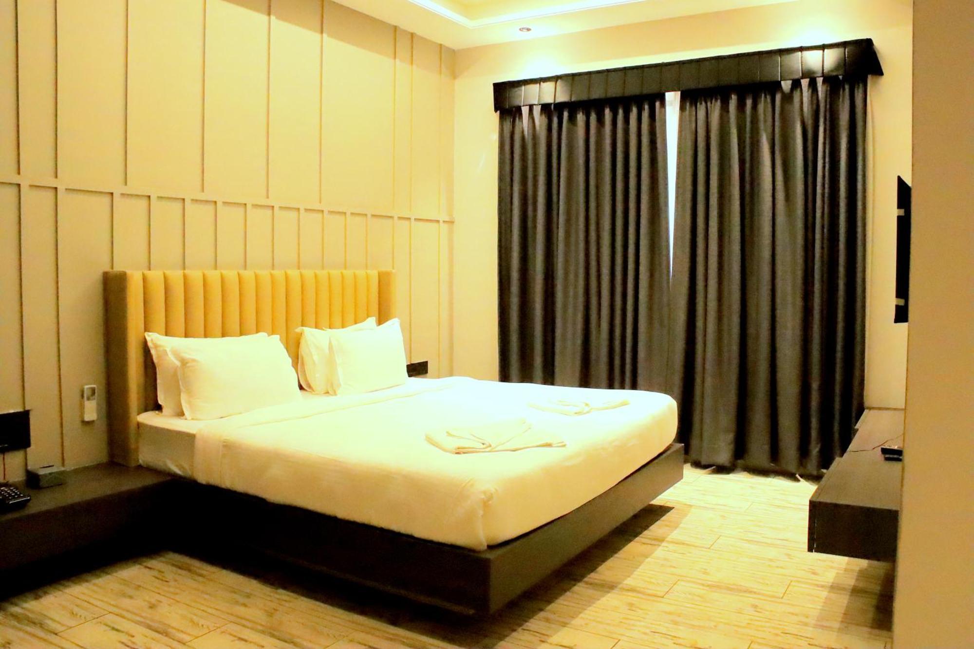 Hotel Statusinn, Ichalkaranji Exterior photo