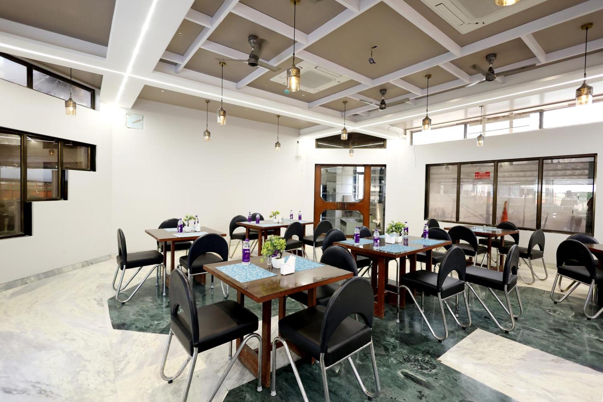 Hotel Statusinn, Ichalkaranji Exterior photo