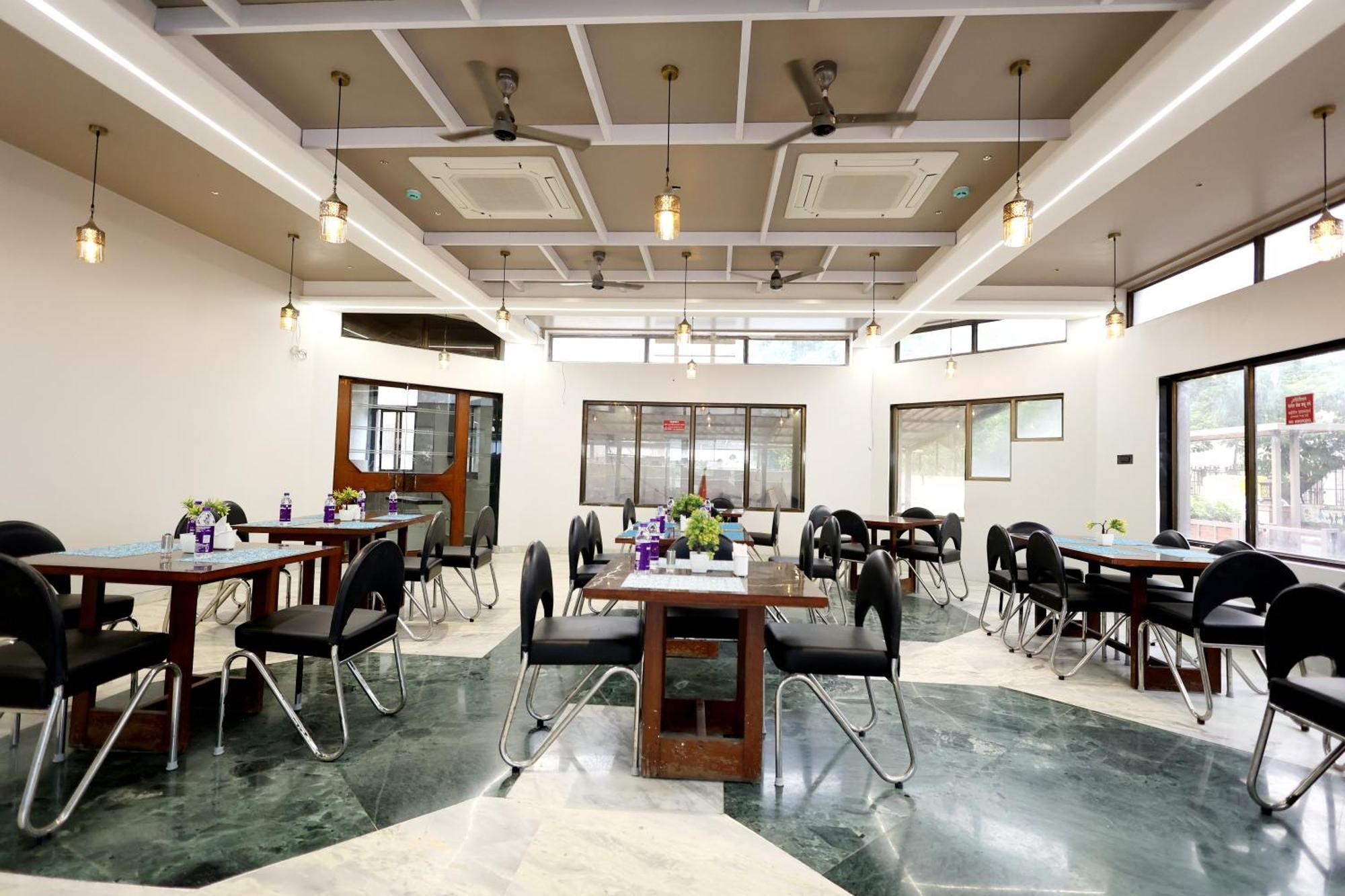 Hotel Statusinn, Ichalkaranji Exterior photo